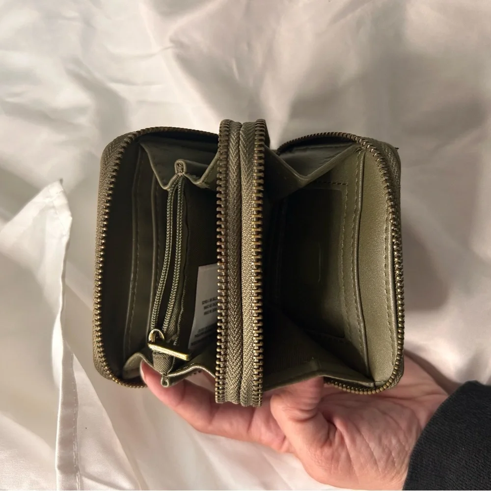 Universal Thread Olive Wallet - Picture 2 of 5
